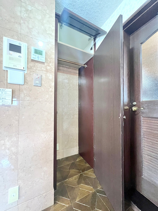 ビクセル新宿　洋室A　トイレ側　クローゼット 