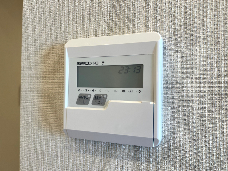 ローレルコート新宿タワー　リビングダイニング　床暖房操作パネル　 