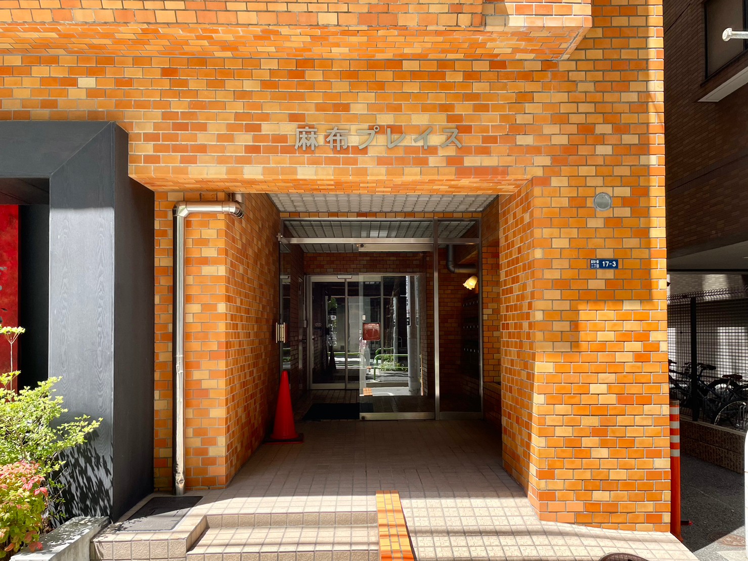 麻布プレイス　アプローチ