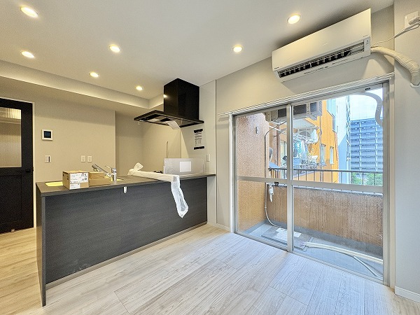 麻布プレイス_エアコンを完備したLDKの写真