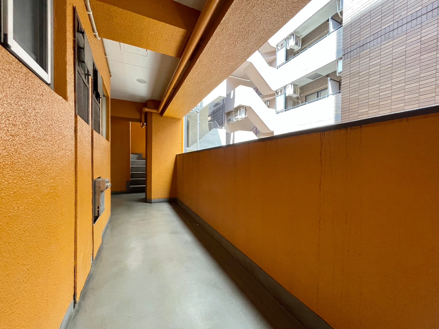 麻布プレイス　外廊下