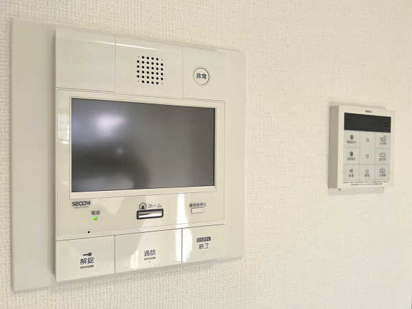 デュオ・スカーラ西新宿Ⅱ　モニター付きインターホン　給湯器操作パネル 
