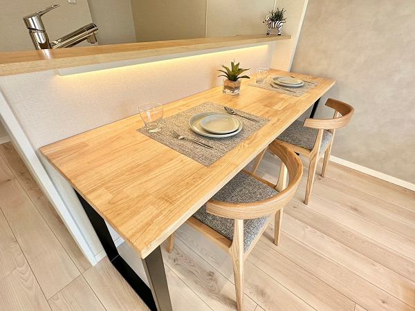 東京ベイビュウ　カウンター　テーブル キッチンの前面はカウンターが設置済み。くぼんだスペースにダイニングテーブルを置けば、お食事スペースにすることが可能です。リビングスペースが広くなり、ゆとりのある空間を造ることができるのではないでしょうか♪