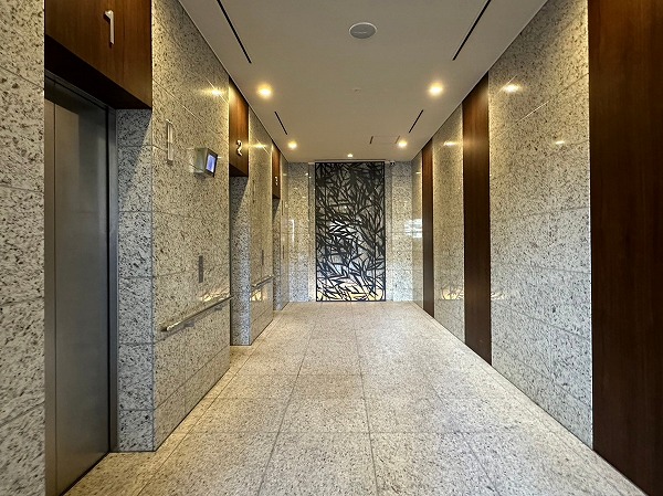 ザ・パークハウス西新宿タワー60　エレベーター