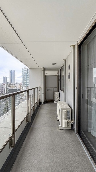 ザ・パークハウス西新宿タワー60_バルコニーの写真