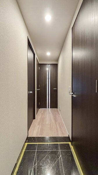 ザ・パークハウス西新宿タワー60_廊下の写真