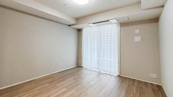 ザ・パークハウス西新宿タワー60_シンプルな内装の写真