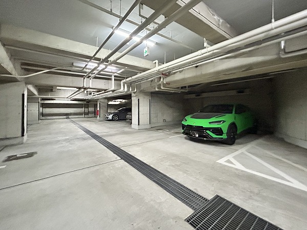 芝白金ヒルズ　駐車場