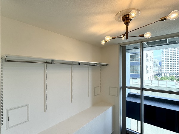 ワールドシティタワーズキャピタルタワー_吹き抜けの飾り棚の写真