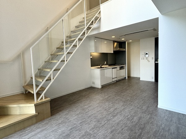 ワールドシティタワーズキャピタルタワー_階段の写真1