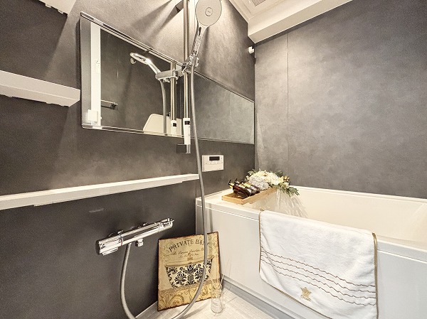 代々木第2コーポラス_モダンな印象のバスルームの写真