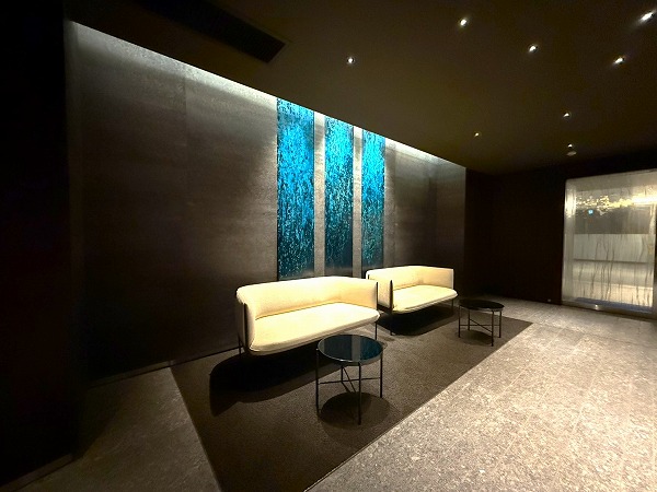 パークタワー西新宿　駐車場階ロビー