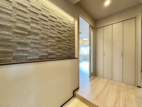 パロス白金_玄関と室内廊下の写真