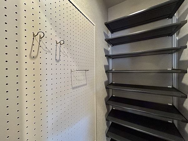 パロス白金_有孔ボードの写真