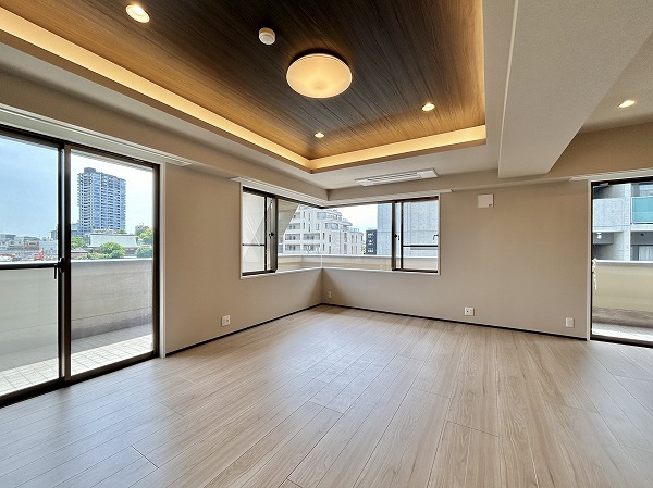 パロス白金_20帖のリビングダイニングキッチンの写真