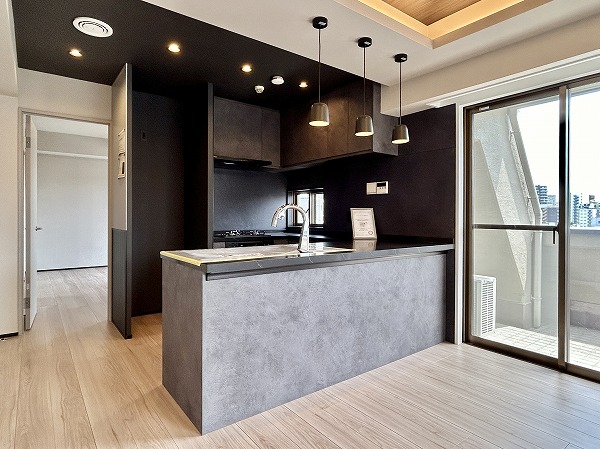 パロス白金_対面キッチンの写真1