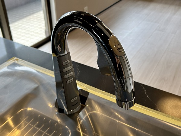 パロス白金_センサー水栓の写真