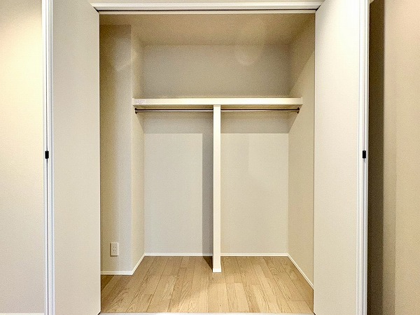 代々木デュープレックス_ウォークインクローゼットの中の写真