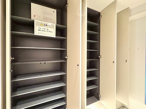 代々木デュープレックス_シューズクローゼットの中の写真