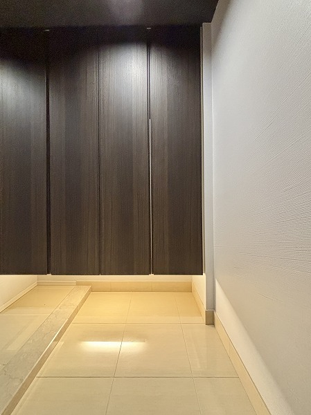 ウェリス六本木_広々とした玄関廊下の写真2