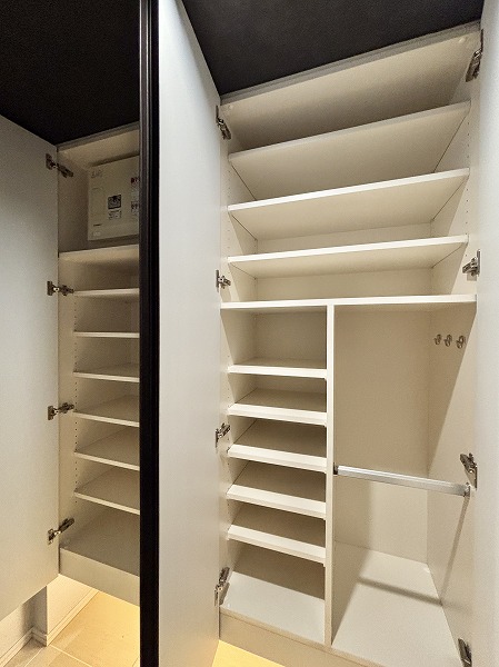 ウェリス六本木_玄関収納の写真1