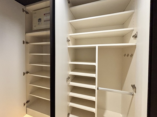 ウェリス六本木_玄関収納の写真2