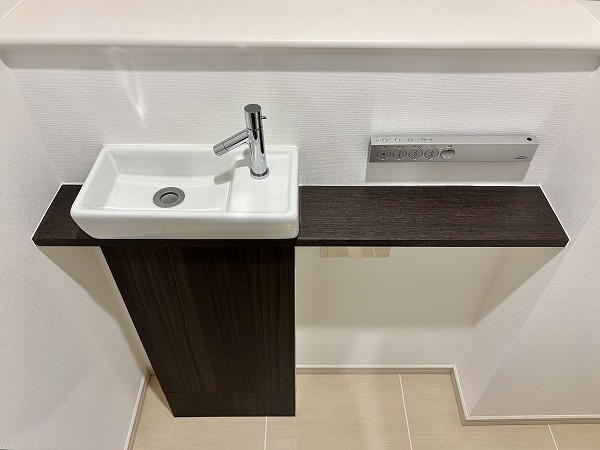 ウェリス六本木_トイレの手洗い場の写真1