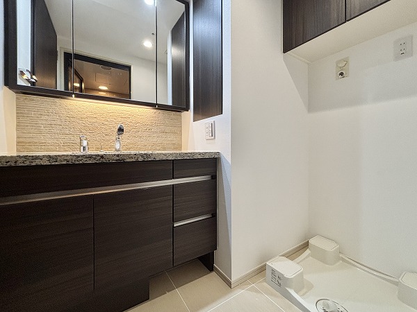 ウェリス六本木_広々としたパウダールームの写真