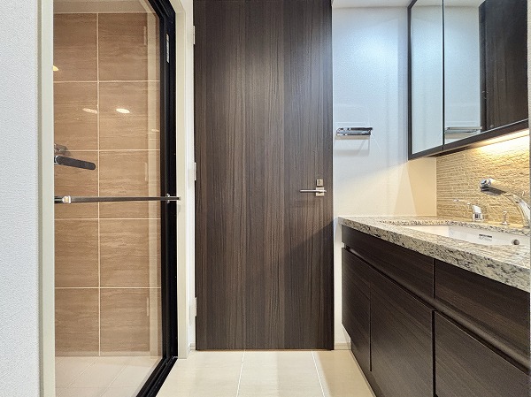 ウェリス六本木_収納が多いパウダールームの写真