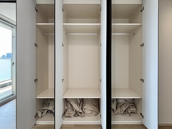 ウェリス六本木_大きなクローゼットの写真1