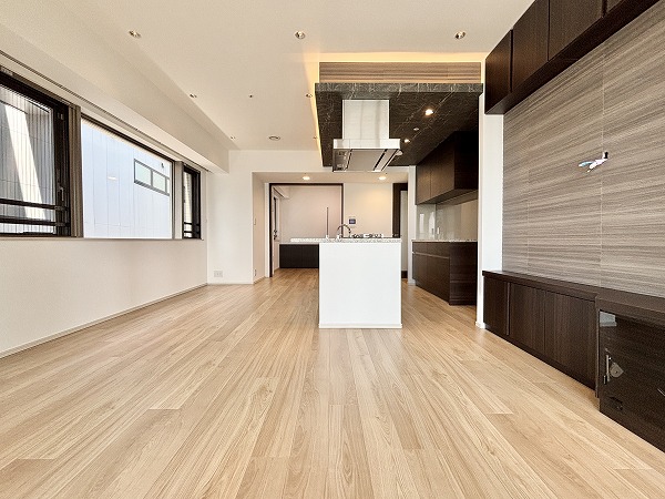 ウェリス六本木_広々としたリビングダイニングキッチンの写真