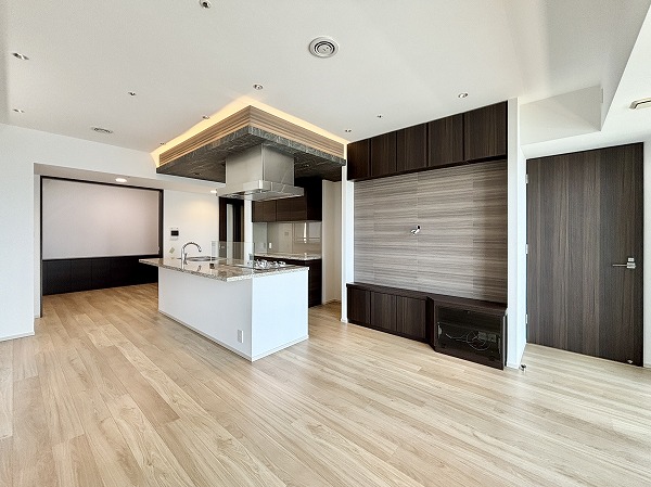 ウェリス六本木_ゆとりあるリビングダイニングキッチンの写真