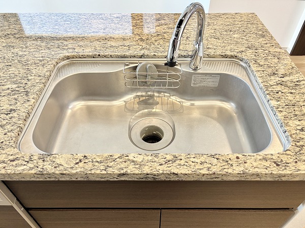 ウェリス六本木_浄水も使えるキッチンシンクの写真