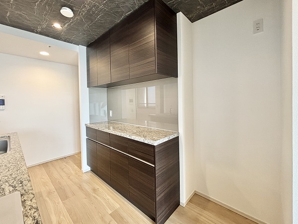 ウェリス六本木_カップボードの写真