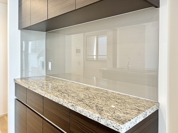 ウェリス六本木_カップボードカウンターの写真