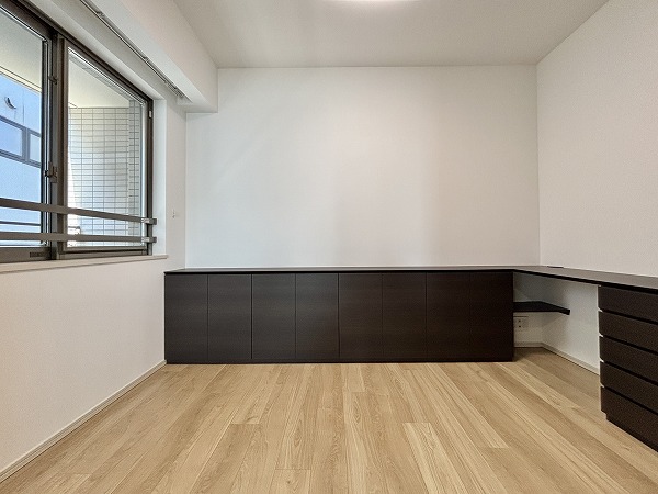 ウェリス六本木_収納豊富な洋室の写真1