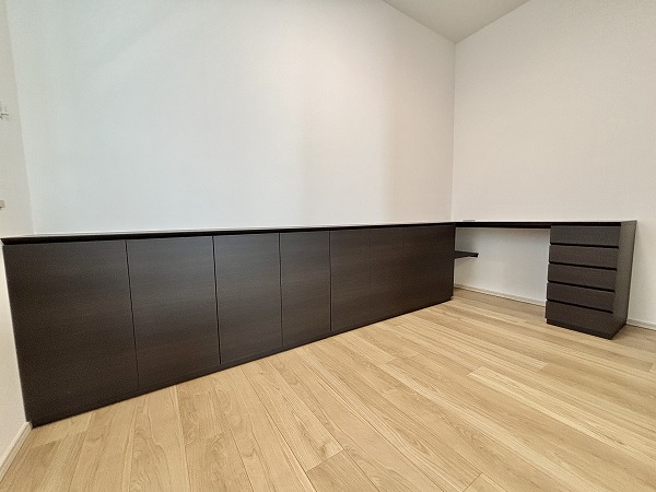 ウェリス六本木_収納豊富な洋室の写真2