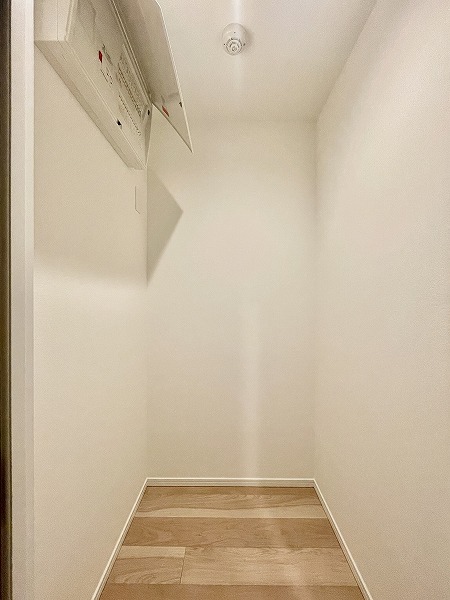 THE ROPPONGI TOKYO CLUB RESIDENCE_荷物が整理整頓できる納戸