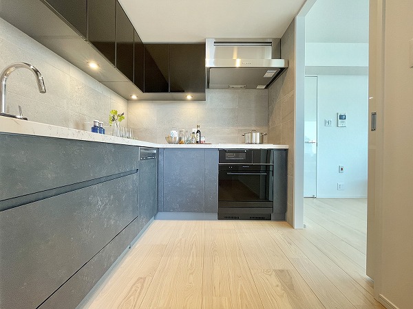 THE ROPPONGI TOKYO CLUB RESIDENCE_L字型のキッチン