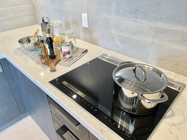 THE ROPPONGI TOKYO CLUB RESIDENCE_使いやすそうなワークトップ