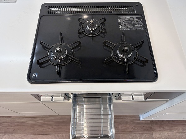 サンピア幡ヶ谷公園_グリルが付いた3口コンロの写真