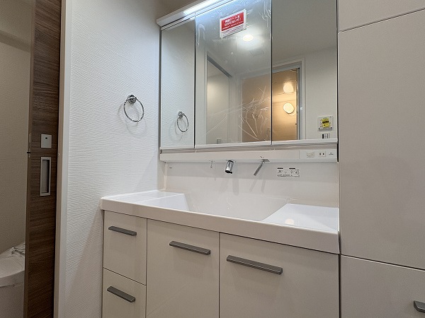 サンピア幡ヶ谷公園_清潔感のあるパウダールームの写真