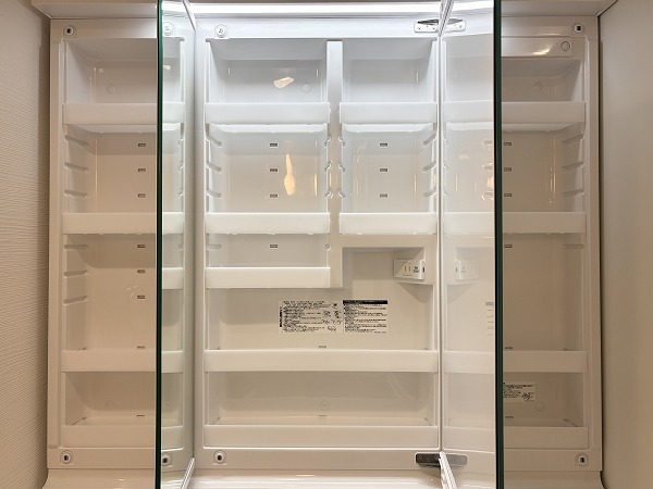 サンピア幡ヶ谷公園_たくさんしまえそうなミラーキャビネットの写真