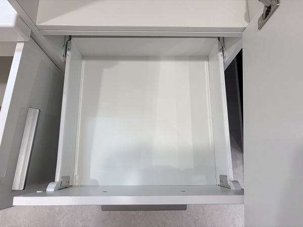 サンピア幡ヶ谷公園_洗面化粧台横の収納の写真2