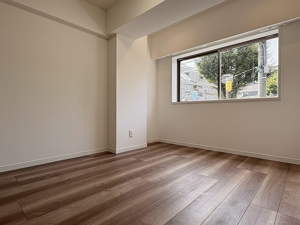 サンピア幡ヶ谷公園_ゆとりがある洋室の写真