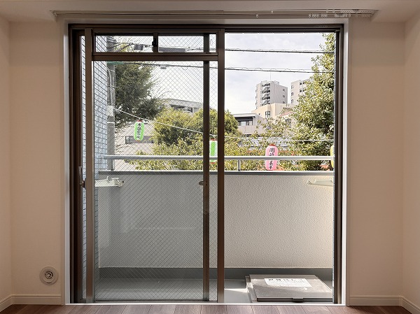 サンピア幡ヶ谷公園_バルコニー窓の写真