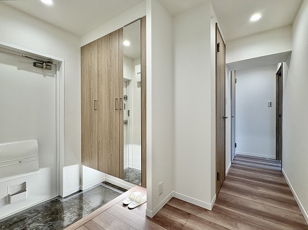 サンフラワー等々力_玄関と室内廊下の写真