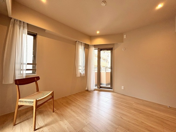 クレッセント目黒花房山_木目調のバスルームの写真2