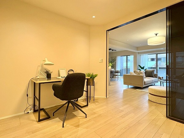 代々木デュープレックス_LDKに隣接した洋室の写真