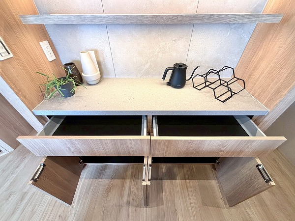 クレッセント目黒花房山_カップボード収納部の写真2